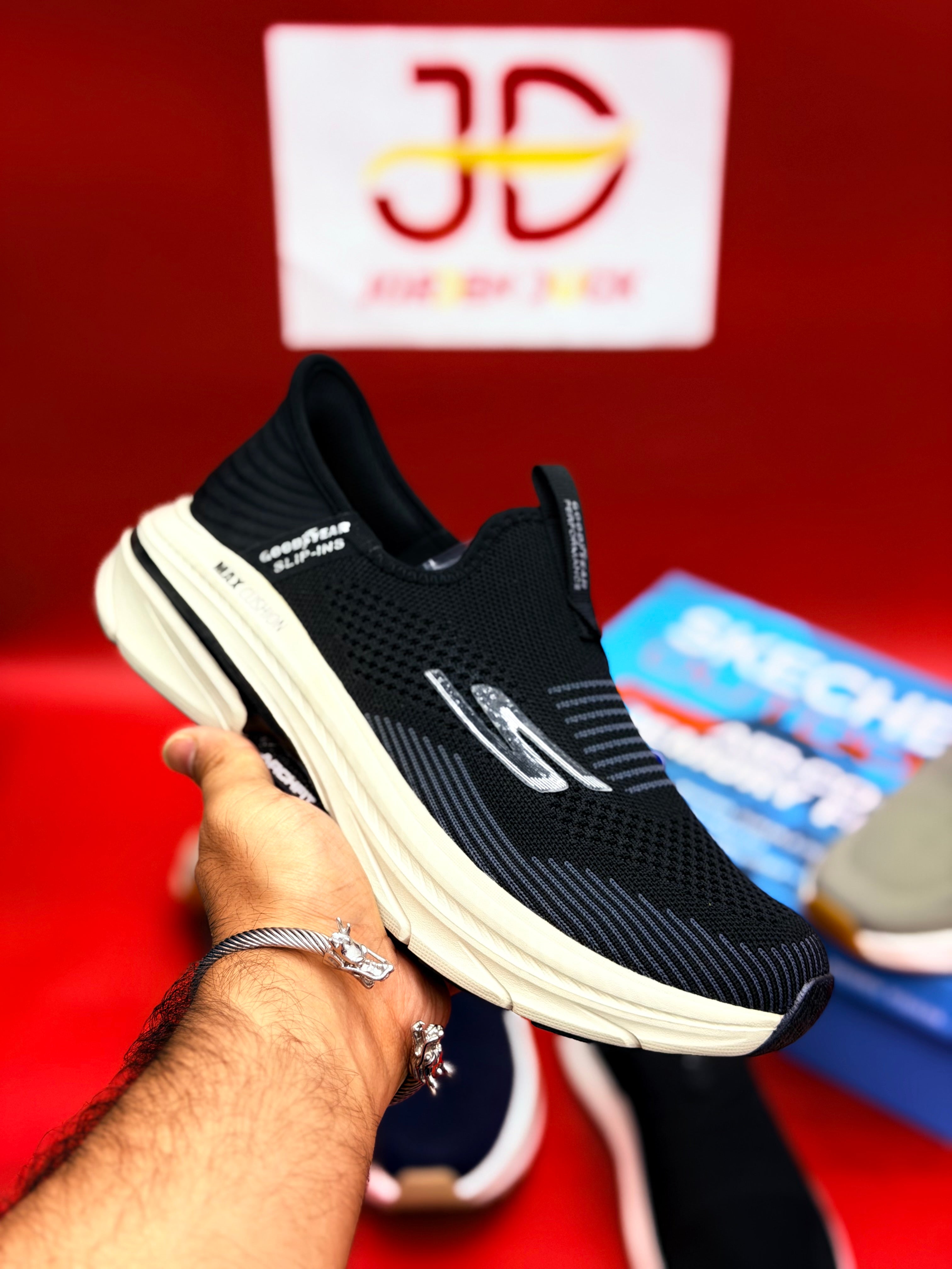 SKECHARES BOOST MEMORY FOAM (black/g)