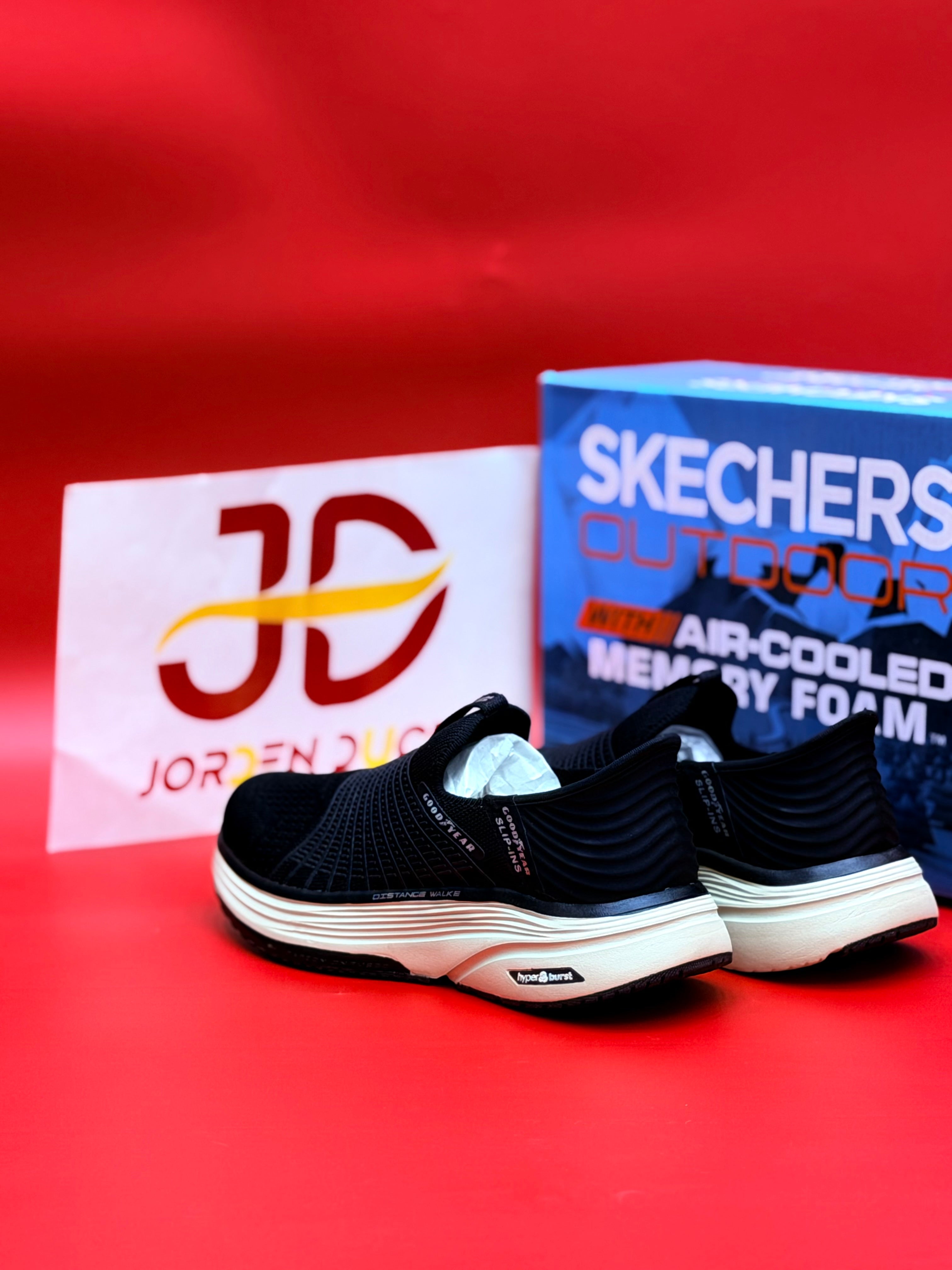 SKECHARES DISTANCE WALK (Black)