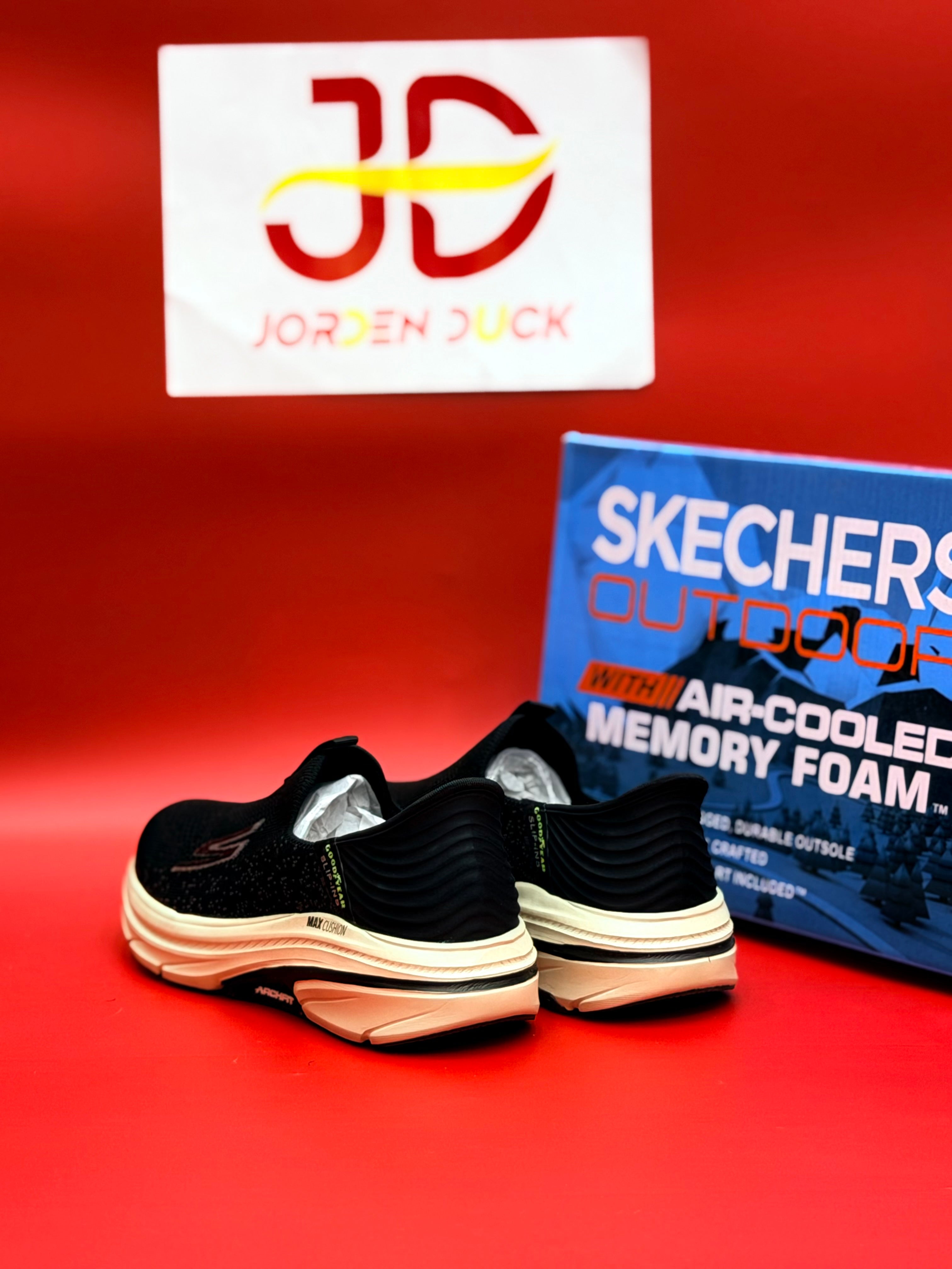 SKECHARES BOOST MEMORY FOAM (Black)