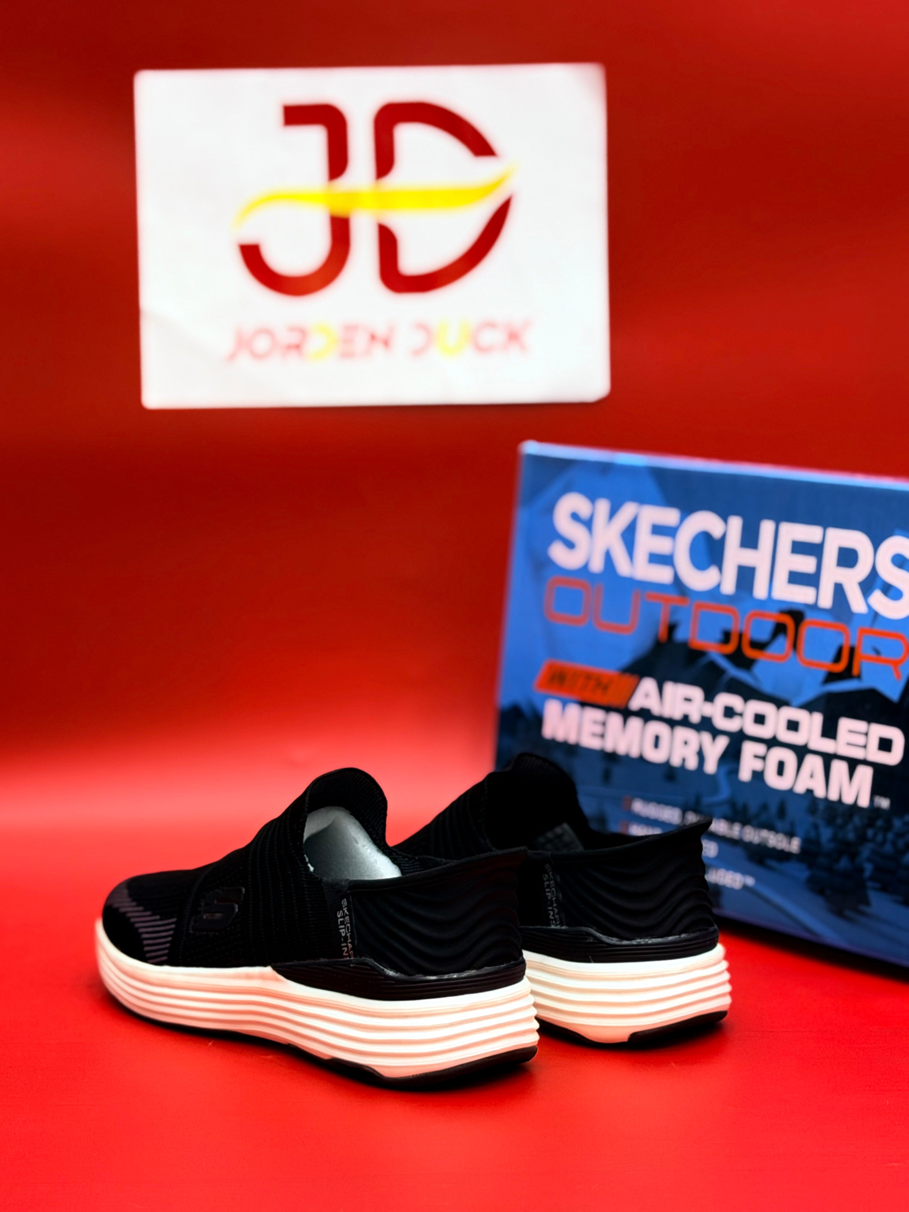 SKECHARES Light STRIKE MEMORY FOAM (Black/g)