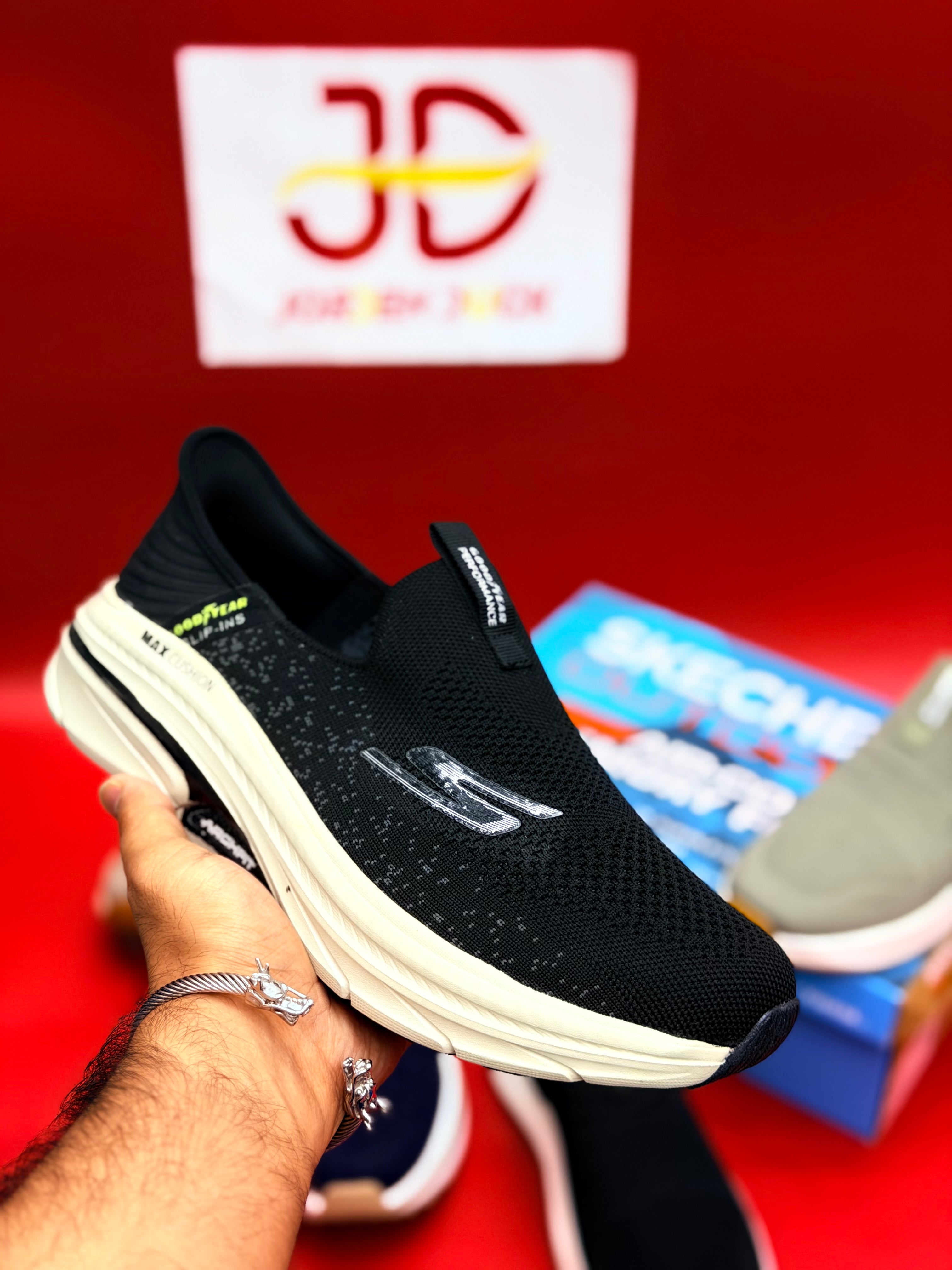 SKECHARES BOOST MEMORY FOAM (Black)