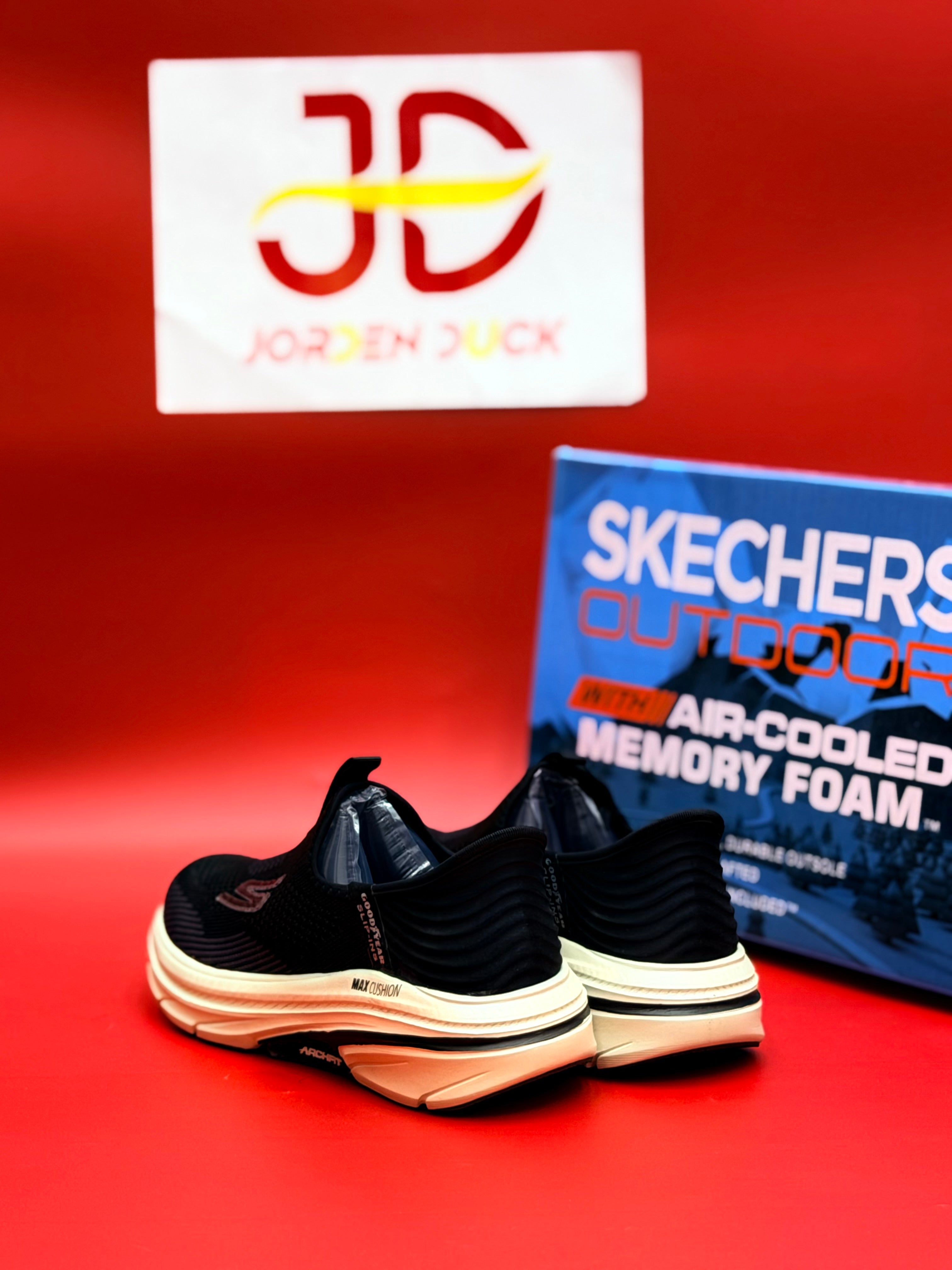 SKECHARES BOOST MEMORY FOAM (black/g)