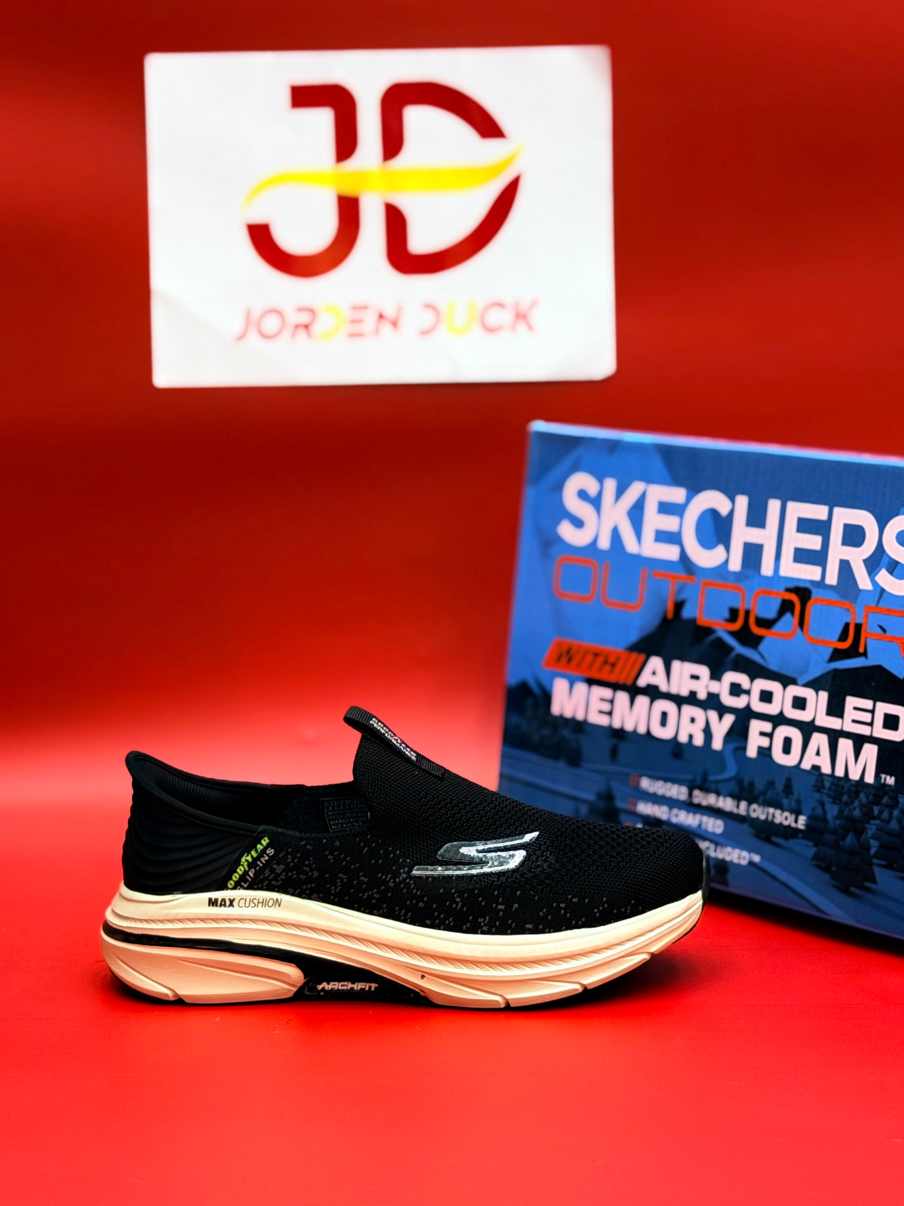SKECHARES BOOST MEMORY FOAM (Black)