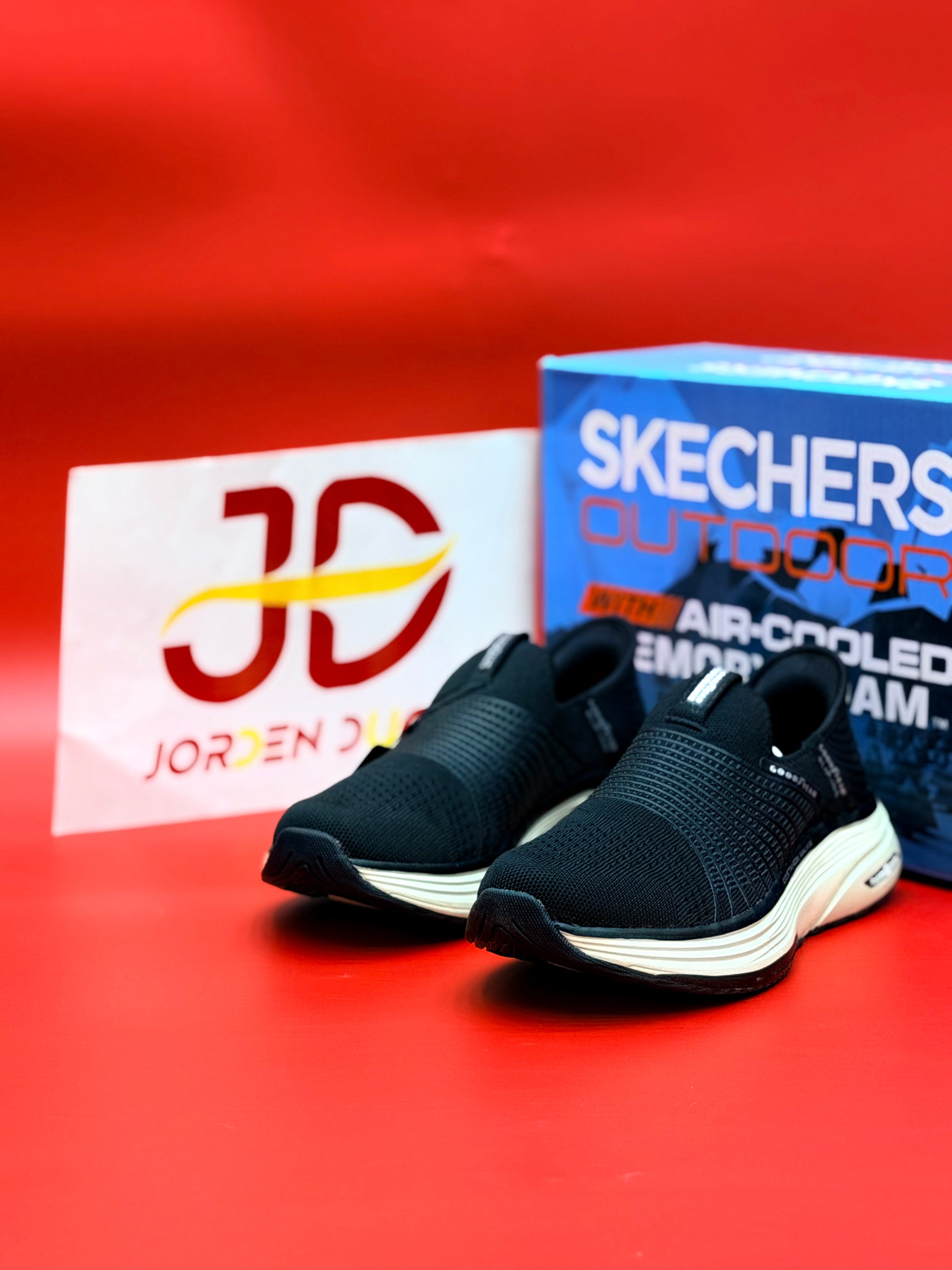 SKECHARES DISTANCE WALK (Black)