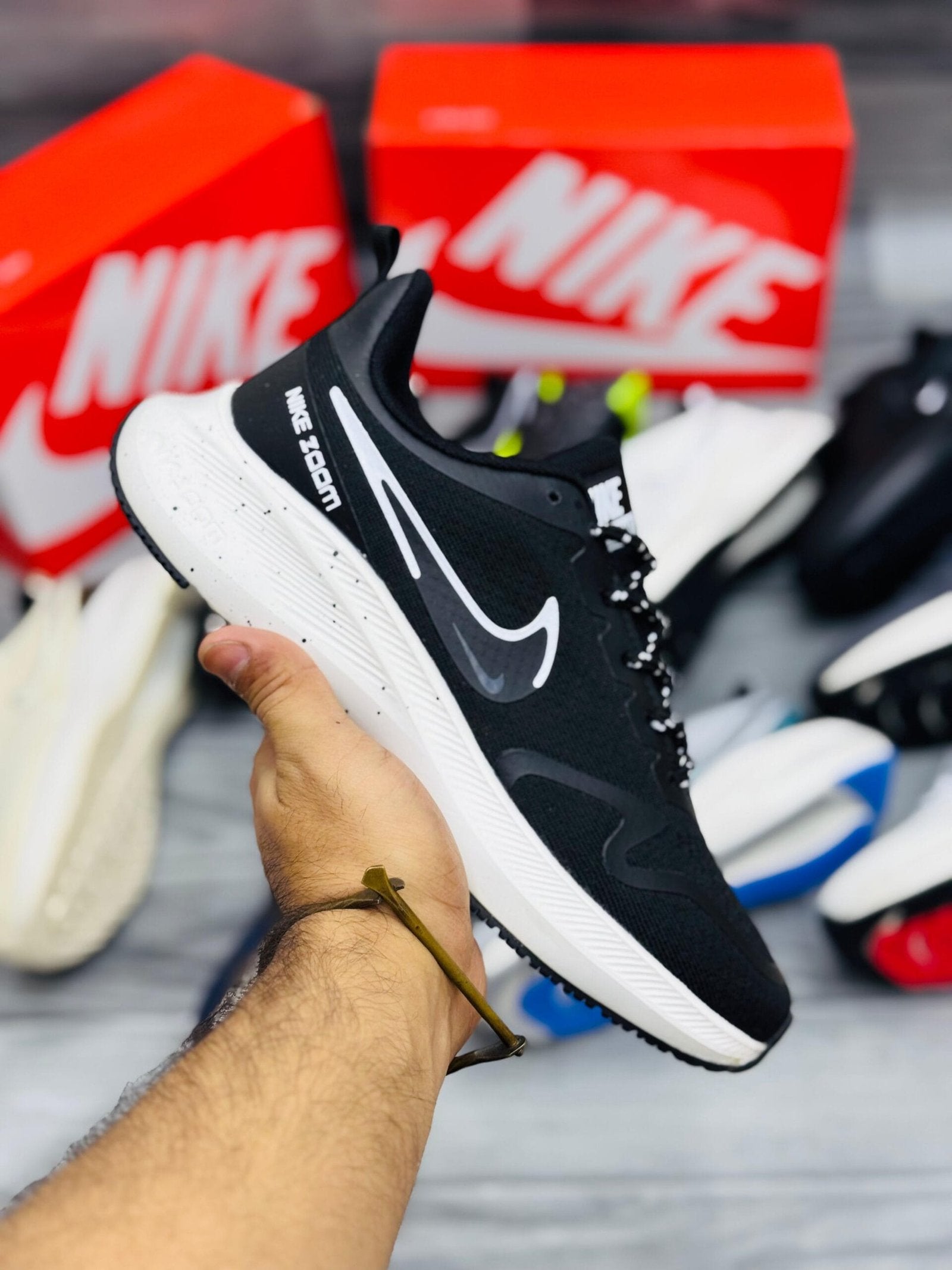 NIKE ZOOM PEGASUS 42 - BLACK/WHITE