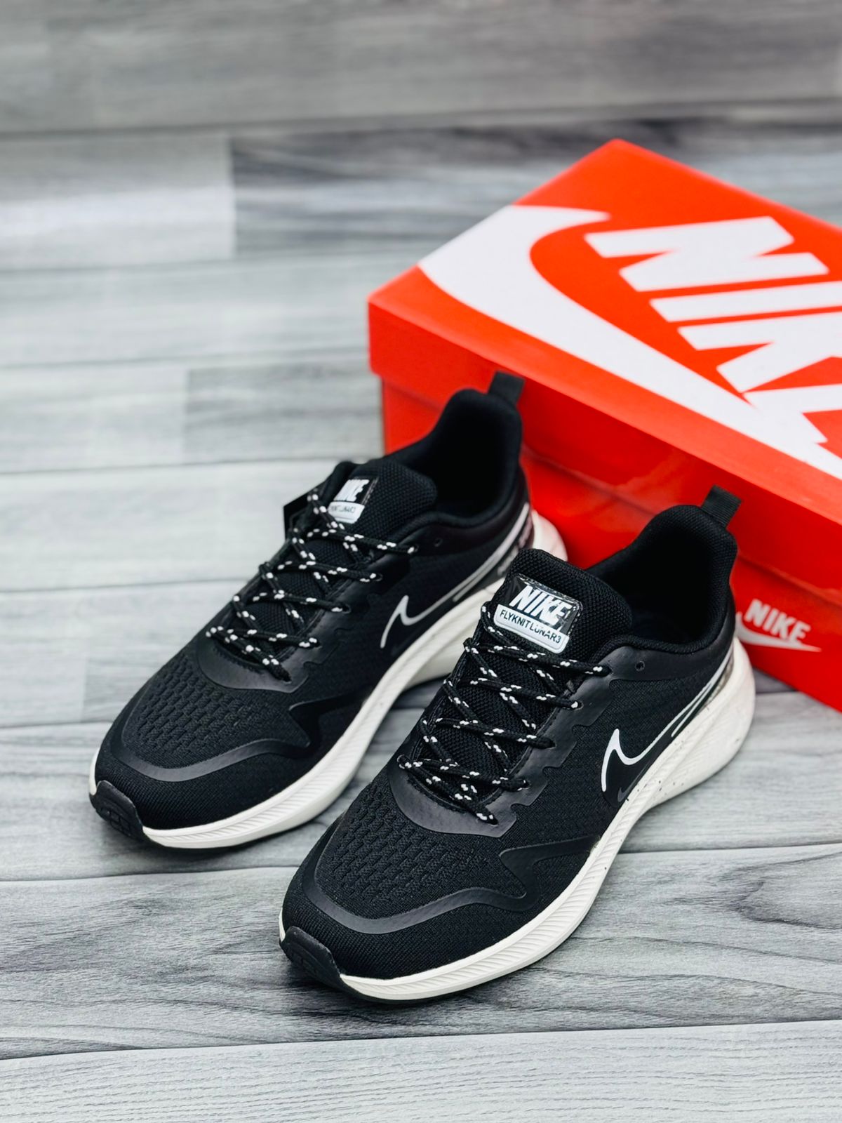 NIKE ZOOM PEGASUS 42 - BLACK/WHITE